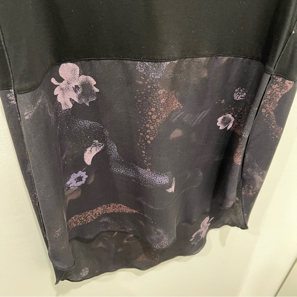 Aritzia Wilfred Black and Floral Short Sleeve Tunic - Picture 3 of 10